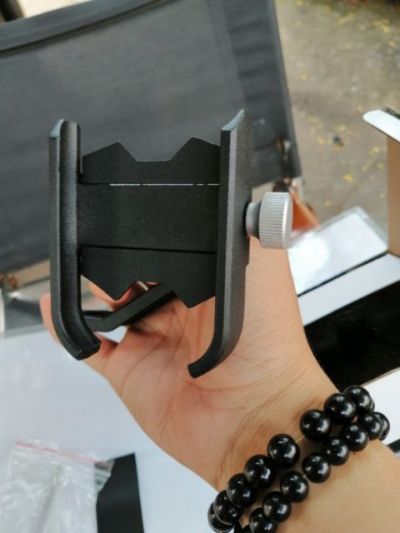 Giá đỡ kẹp điện thoại trên xe máy bằng hợp kim A1000 xoay được 360 gắn chân gương chống giật hóc môn