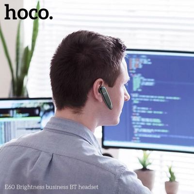 Tai nghe bluetooth Hoco E60, tai nghe bên có mic đàm thoại, 10h nghe nhạc, nút điều chỉnh âm lượng.